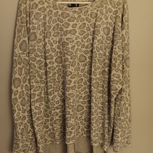 EUC Bar by Melis Kozan M Gray Animal Print Long Sleeve Top